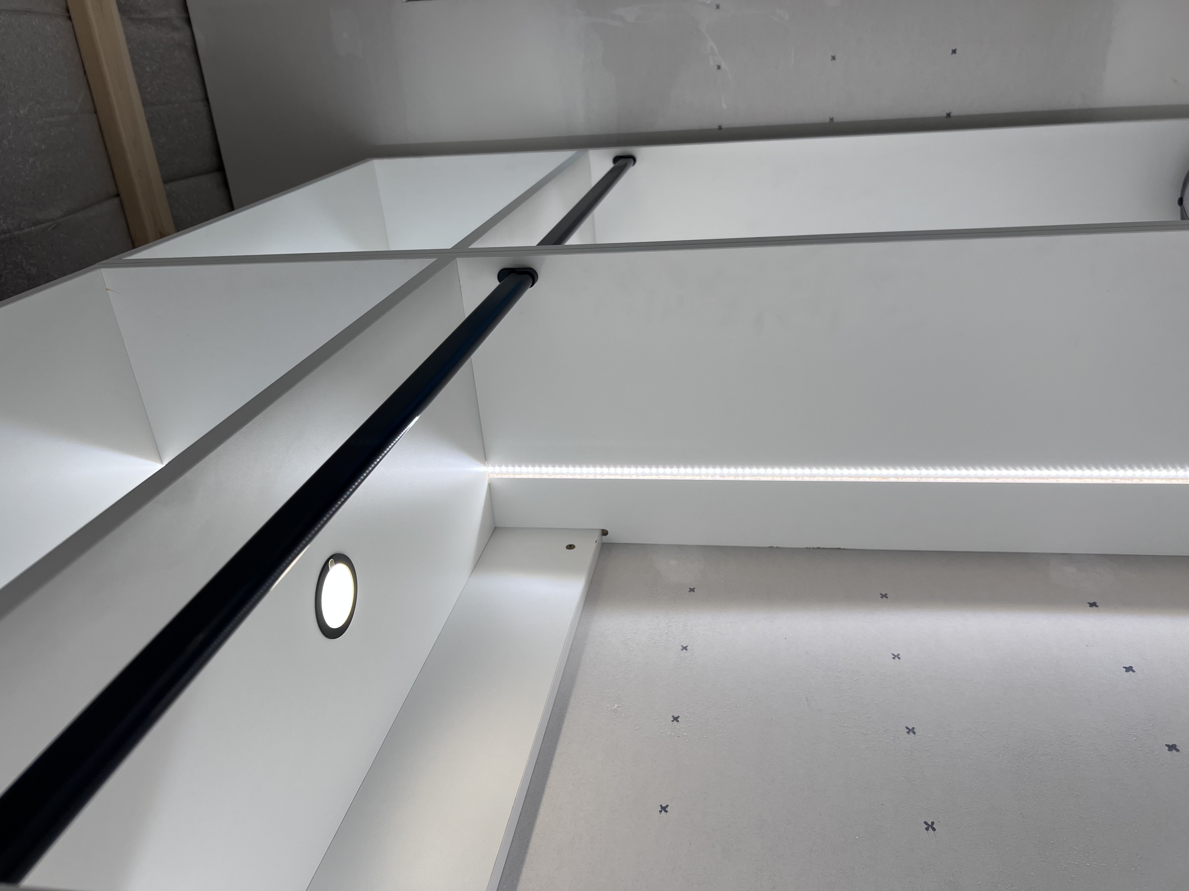 Puck light and hangar rod